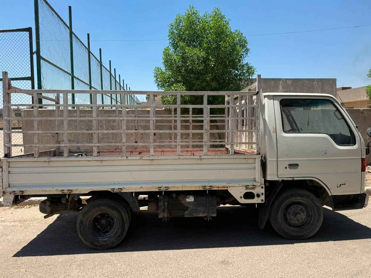 السلام عليكم كيا ماصده بدي فحل موديل 94
السياره باسمي مشروع وطني رقمي بغداد دولي 
كير ومكينه مكفول شرط التحويل 
مكان السياره بغداد السعر خاص 
السياره داخله هزه مشروع وطني 
الاستفسار ***********
ملاحضه السياره ابلاديه قطره صبغ ما بيه
