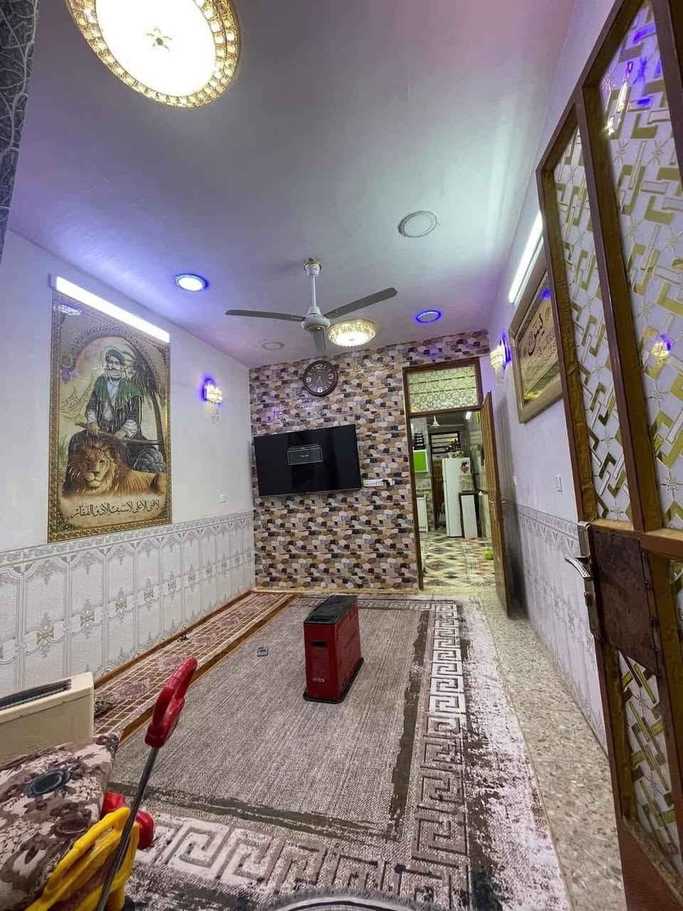 السلام عليكم نصف قطعة شرك قطاع 20 طابقين تحتوي على غرفة استقبال وثلاث غرف نوم وملحقاتها على ساحة قرب الحسينية الحيدرية بيع مستعجل لسبب ضروف خاصة السعر (145)
رقم الهاتف ***********
