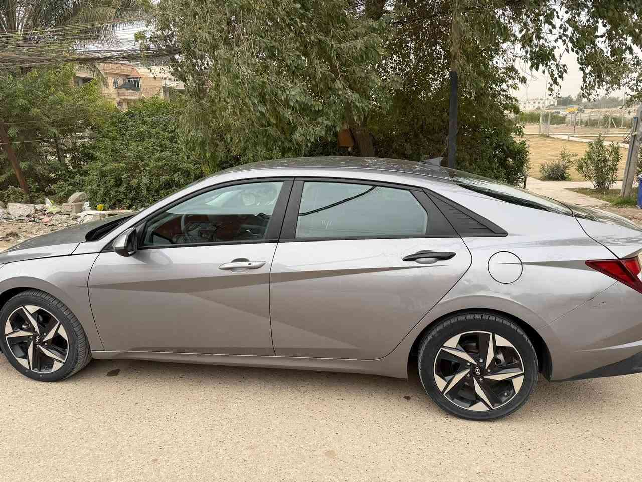 النترا موديل 2023 وارد امريكي
رقم بغداد الجديد
السيارة معوقين باسم بنت تسوي 
وكالة ام الباركود 
باقي سنة وتكدر تحولهه بأسمك
حادثهه موضح بالسونار 
مواصفات السيارة 
 فوووووول ماعدى الفتحة
بصمه 

تشغيل عن بعد 

مكينه 2000 دوش

كير AT المرغوب 

ماشية 48

حساس امامي وحساس خلفي 

ليد امامي وليد خلفي متصل وليد ضباب

شاشه اصليه كار بلي

اشارة ترحيب عند الاقتراب 

صندوق ذكي عند الاقتراب 

ترحيب ابواب لد عند الاقتراب

كامره دواره

تحكم ستيرن جهتين

5 ويل كب 

3 وضعيات قياده مود درايف

كشنات مخمل

تدفئة بالكشنات

السعر 138 ورقه وبيه مجال 
مكان السيارة بغداد الشعب 
رقم صاحب سيارة ***********
رقم الشاصي KMHLS4AG6PU403473
