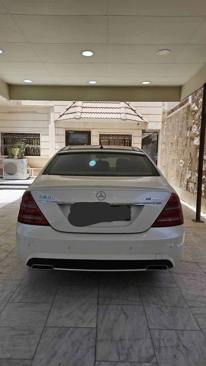 السلام عليكم للبيع
مارسيدس s500 باب طويل موديل 2010 
خليجي
رقم صلاح الدين الرقم الجديد 
تحويل ثاني يوم
السياره مكفوله بيها قطعه صبغ كلير  فقط الباب الامامي الايمن
فول فول مواصفات بانوراما
اربع كشانه تادفئه وتبريد 
ابواب شفط
بردات كهرباء 
إضائه داخليه متغيره
جنطه شفط
تلفون خلفي ستيرن خزن
مقاعد خلفيه منفصله 
ثلاجه خلفيه 
تبريد خلفي منفصل 
شاشه خلفيه عدد اثنين 
رادار ناظور ليلي
كامره خلفيه
تحكم اربع اكشانه 
وتكدر تتحكم بلكشن الكدام من الكشن الخلفي
ثلاثه وضعيات قياده
شفتات ستيرن 
ابواب شفط 
رادار 
بصمة 
حساسات 
بريك اوتو هولد 
وبعد بيها مواصفات
السعر235  
رقم صاحب السياره 
***********
