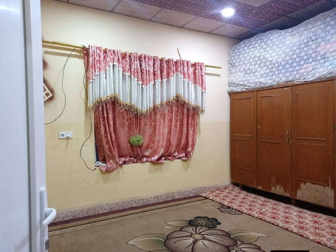 بيت للبيع !
العنوان :-الصياده الجديده .
قرب :- أسواق العيدان .
مساحه:-٢٠٠ م .
غرفتين + هول + مطبخ + استقبال + محل (أسواق) .
مكلف بالنشر رقم صاحب البيت 
‏‪***********‬‏
