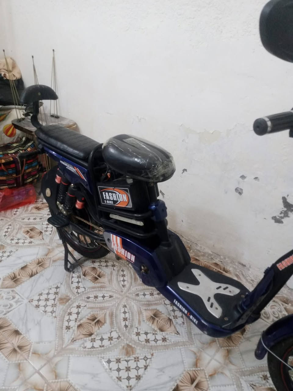 سلام عليكم بايسكل شحن مديل2025 مستعمل قليل للبيع سعر350وبيه مجال قليل المكان الشطره الرقم ***********وبخدمة الشراي
