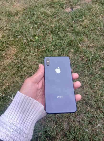 ايفون اكس ماكس 
مكفول كفاله عامه

ذاكره/٦٤

بطاريه/٧٤

لون/اسود

نضافه/٩٥٪؜

نموذج/M

فيس إيدي/شغال

تصويره يخبل كاميراته شغاله مابيهم اي خلل

كلشي ما مبدل بي جهاز نضيف و مابي عطل
مكاني بغداد النهروان
***********
