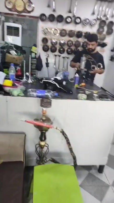 السلام عليكم براد للبيع افيام أربع فحمات ماطور دبدوب جبير  بل كارتون توه امحور بعده مامشدود 
‏عنوان بغداد شارع فلسطين 
***********
