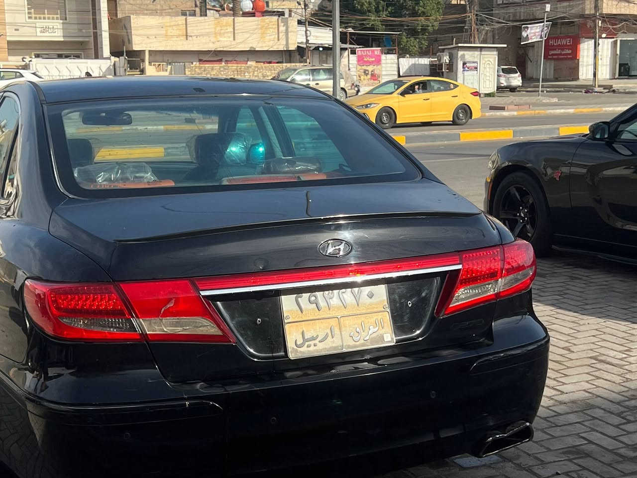 من رخصة الادمن
السلام عليكم 
گراندر أزيرا صالون
موديل 2011
وارد خليجي 
كير ميكانيك 
خير من الله 
محركها 3800v
مثل الساعه ما شاء الله 
صدر بالكامل مبدل
جديد
بيها كعده رئاسيه
مابيها اي نقص
مواصفاتها:
خزن ميموري
كشن كهرباء
شاشه لمس
تحكم ستيرن
ABS
تدفئة كشنات اماميه
Aux
دوشمة جديده مشمشي مطعم بنيلي وجلد
والتضليل بلارايز
والتحويل مضمون  
وإلخ من المواصفات الي تستحق أعلى من هالسعر
للاستفسار اكثر
***********
