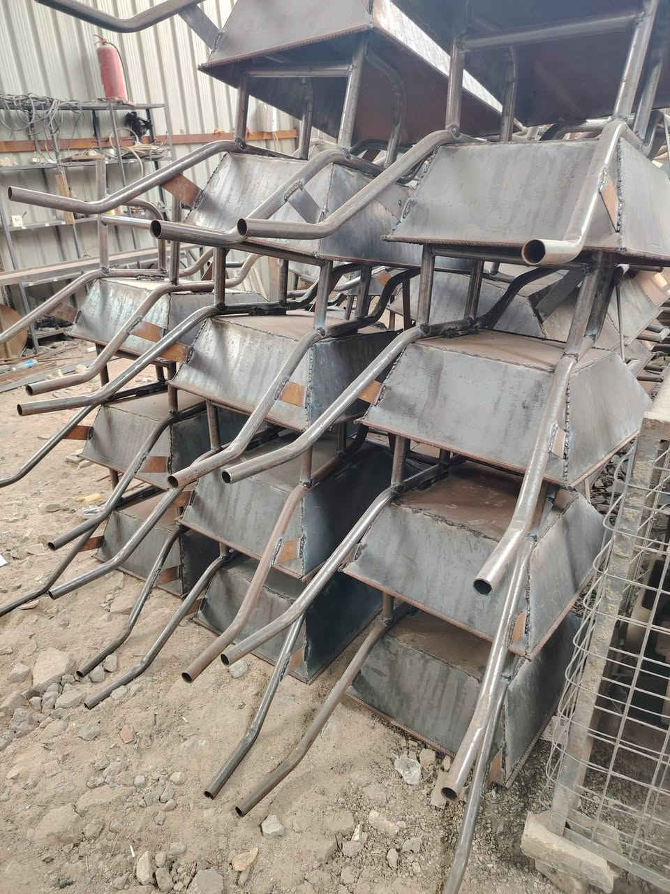 سلام عليكم يوجد للبيع عربانه عماله ثقيله شغل مضبوط بسعر الجمله الاستفسار أكثر عله الرقم ***********
