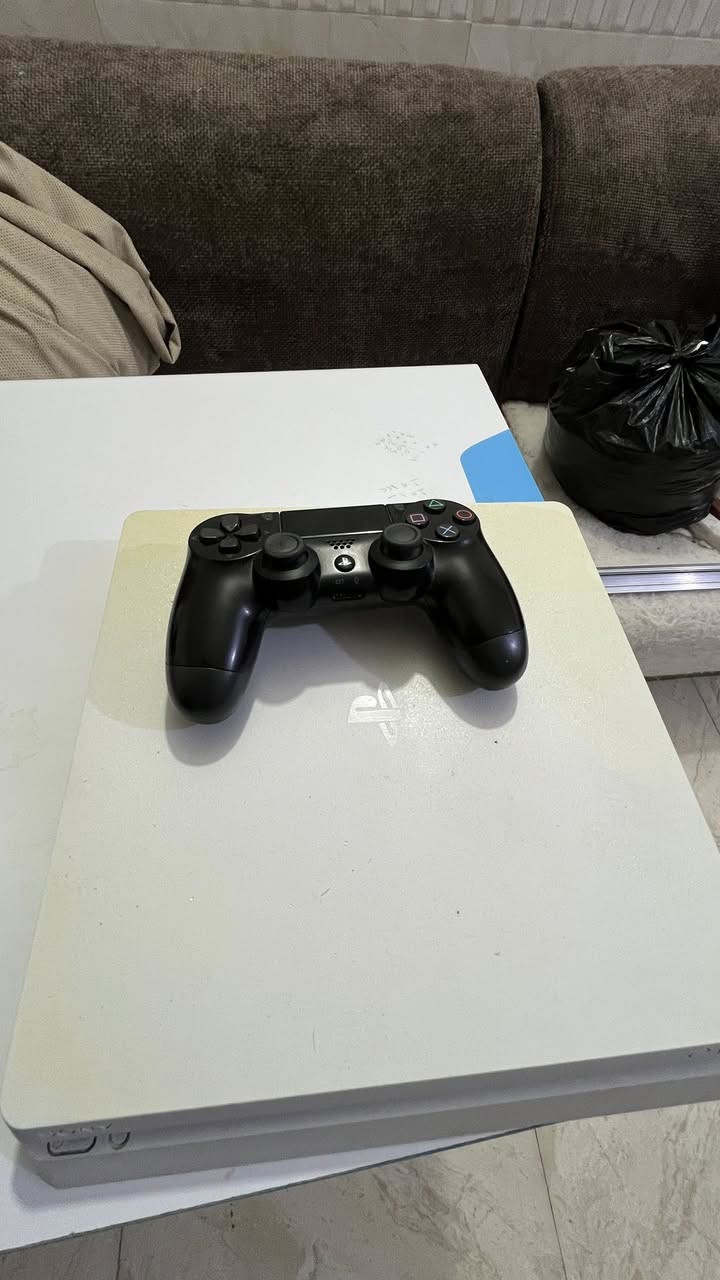 بلي فور  سلم مهكر ذاكرة 500 لونة ابيض
جهاز مامفتوح نظيف جوستكً عدد 1 اصلي 

تهكيرتة كلش حلوه وبدون فلاش .ي

حتوي على 6 العاب: Pas 2026  

والدن رينق وهيتمان وقتال شوارع والعاب اخرى ايضا.


**إذا كنت صاحب هذا الإعلان وتريد حذفه لأي سبب، رجاءا أرسل رسالة إلى الدعم الفني**