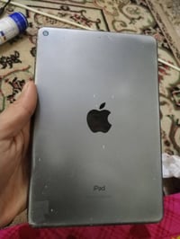 ايباد ميني ٥ • ٦٤ • كسر طرف الشاشة