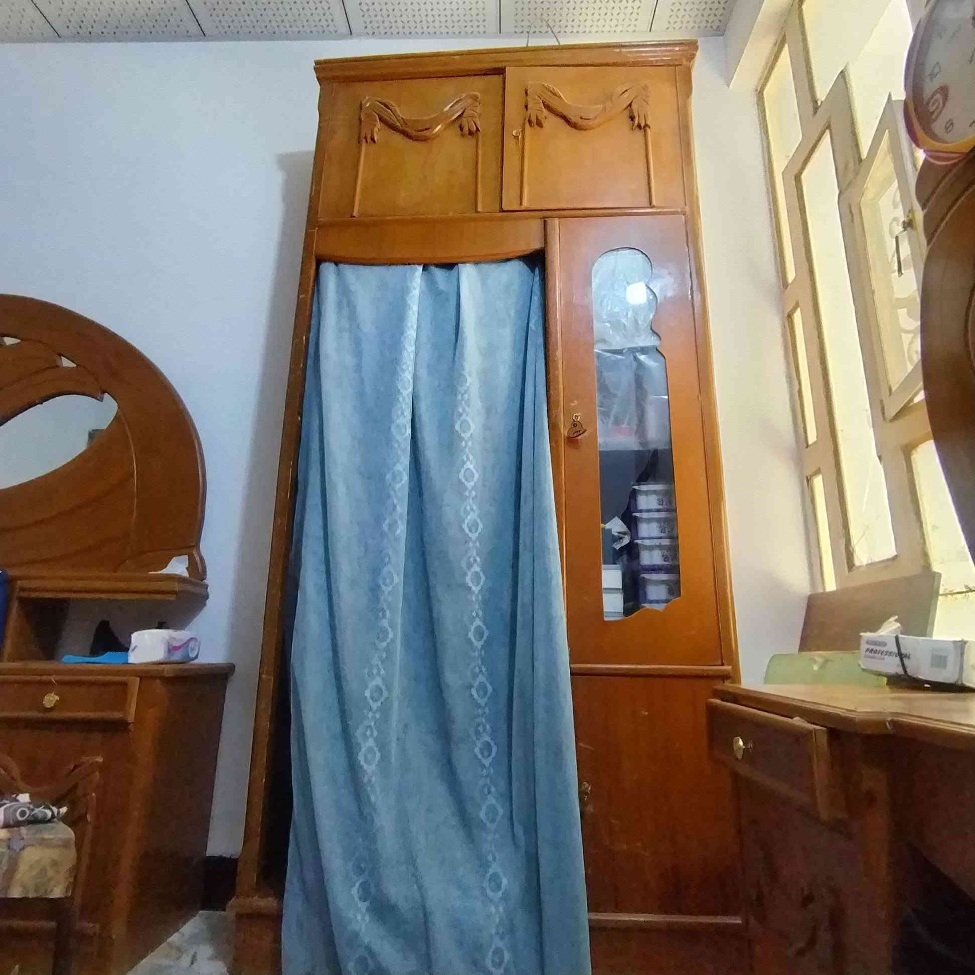 السلام عليكم غرفة اخشاب تسكام طابقين للبيع ***********
