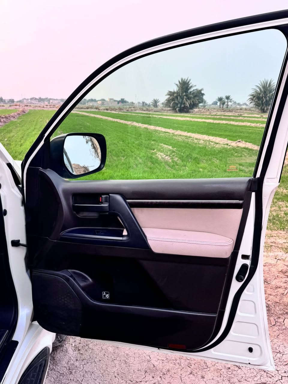 لاندكروزر للبيع موديل 2009محدث 2015 السعر والتفاصيل على الرقم ***********
