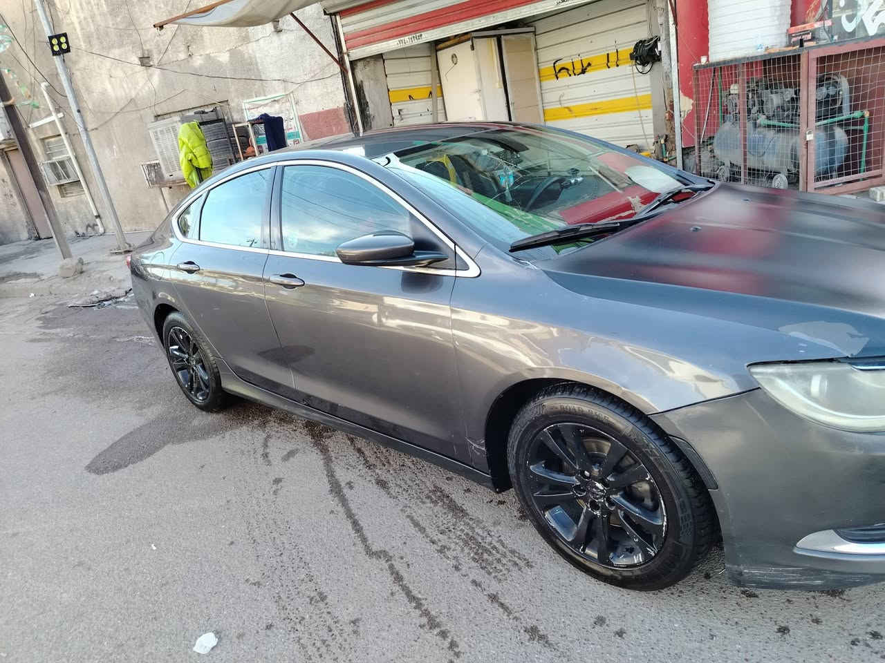 سي ٢٠٠ موديل ١٥ رقم اربيل باسمي تحويل ثاني يوم الموصفات معروفه بصمه شاشه كشن السايق  كهربائي رقم الهاتف *********** بغداد اصليخ ،السعر ٩٠ وبيه مجال شويه
