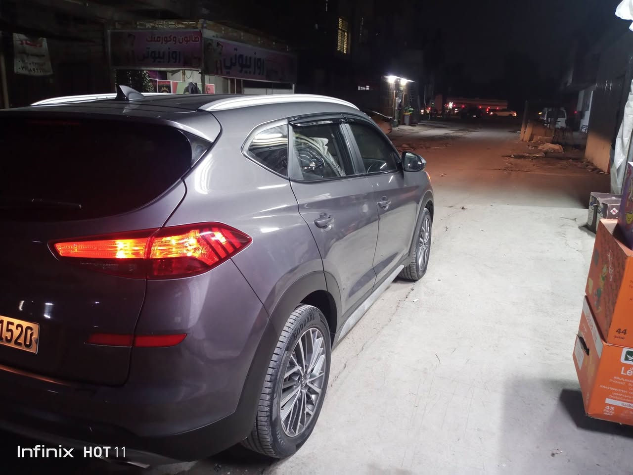 السلام عليكم
للبيع هيونداي توسان مديل 2020 وارد امريكي رقم اربيل السيارة كما موضح حادث جاملغ وشويه باب من جوه ومصلحات نفسهن ليبل واحد السيارة بدون تبديل ماشية 65 مواصفات بصمه رادارات مري تحديد ومثبت مسار كشن كهرباء مع تدفئة كشنات وشاشه حجم جبير 

السيارة نضيفه خير من الله استخدام بسيط تخم تاير جديد بانزين كله محسن محرك 2400

السعر 180 وبيها مجال للشراي 
مكان بغداد 
***********
