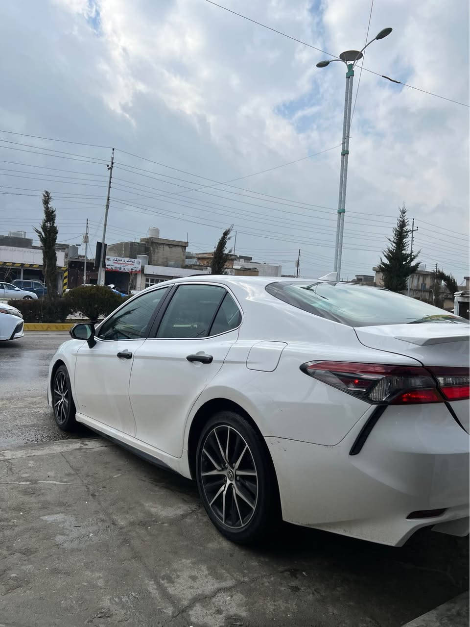 Toyota Camry 2022 SE+
بەسمە
شەخال 
سلاید 
لایت xse
سەیارەکە نمونەیە لە جوانی دا سفر سفرە
٢٥٠ دینار مەسروفی تێدا نیە 
چوار تایەو ویلی لۆکی لە ژێرە
دەستی ماڵانە
٢ پارچەو روبحێکی بۆنیتی بۆیاخە
***********
*********** بشدار, السليمانية
