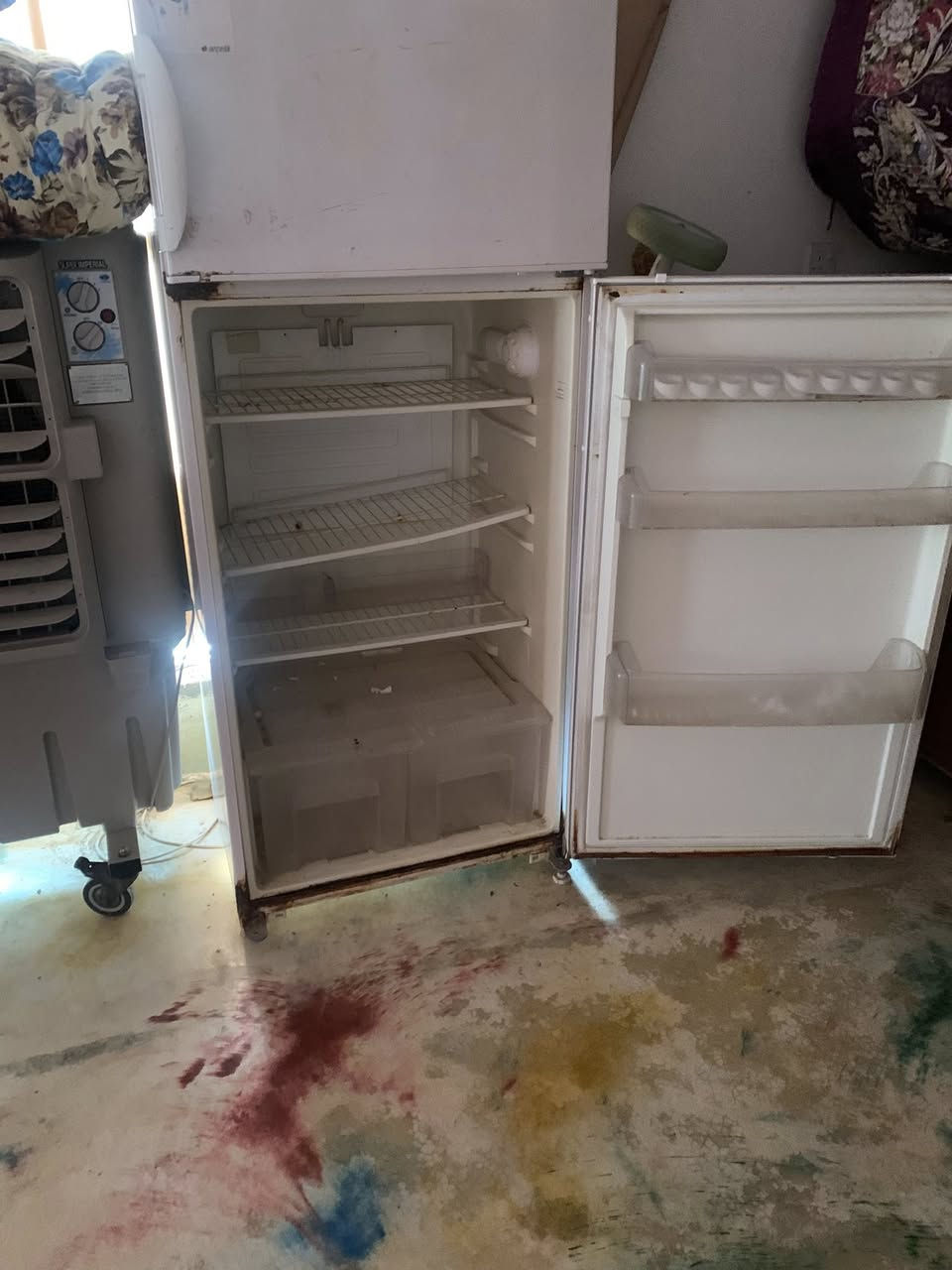 ثلجه البيع نضيفه شغاله
اي نقص مابيهه هاذه رقمي ***********
