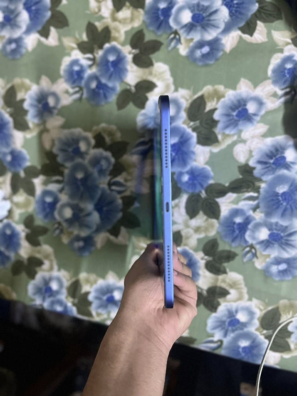 ايباد11 A16 💙
بطارية 🔋 97 
ذاكرته 128 
بعده بضمانه 
مكفول من كلشي بس بي ضربه خفيفه بالشاصي كلش خفيفه ما مأثره 
سعره 425 
***********
