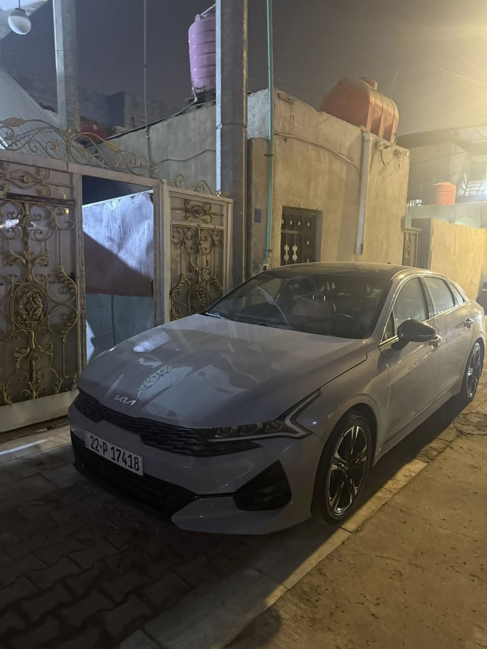 السلام عليكم اصدقائي ، كيا K5 gt line 1.6T موديل 2023 ماشية 60،000KM وقابل للزيادة ، السيارة فول 1/1 داخل احمر تدفئة كشن بانوراما رادار الى اخره ..... السيارة حادثهه 3 قطع فقط لاغير بنيد وجاملغين مبدل ومصبوغ تصليح درجة اولى ، وحتى اكنن واضح وياكم بيهه تعديل ع كد 3cm بفنجان قاعدة الدعامية حطيته الكم من ضمن الصور ، مايبين بالعين المجردة لكن يطلع بالسونار ، السيارة ادامة روتينيه عليهه عند الورشة الهندسية ، بانزين محسن ودهن اصلي دائماً ، حدادية كاملة ، السيارة مكانهه بصرة 
الرقم *********** 
سونار موجود 
سعر السيارة 173 وبيهه مجال للشراي وانا بخدمتكم
