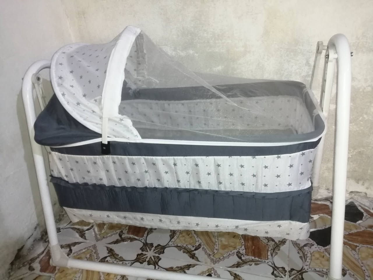 مبرده وياه خرطوم تلث متار نضيفه ماطورها يشتغل بس كلعت ريحه ما اعرف السبب بل ماطور بل وايرات ما اعرف سعرها  30الف قفص مكيف الحديد الثقيل ب 15الف كاروك اطفال نضيف وكامل سعره 25الف العنوان كوت حي الجوادين نزلت لوا حنين ستفسار مراسله او تصال ***********

