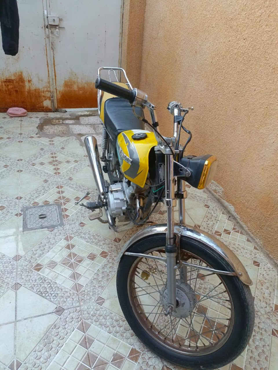 دراجه نامه للبيعع الدراجه نضيفه كلش اي نقص مابيها يعني مال جنايي مكينه ختم نامه +السعررر 250قفل أي ستفسار ‏‪***********‬‏ العنوان بعقوبة كاطون الرحمه
