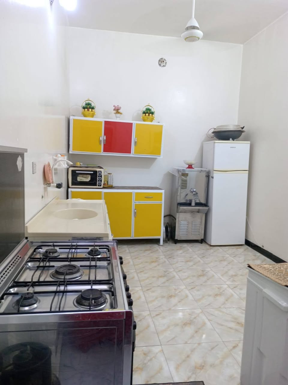 السلام عليكم بيت للبيع طابو 100خلفي بل فداء شارع ابو لبنان خلف شارع 60 بناء يحتوي على غرفة مطبخ صاله دونيه صحيات صطح شتايكر ستاره بيت كامل مرتب سعر 68بي مجال للستفسار رقم ***********
