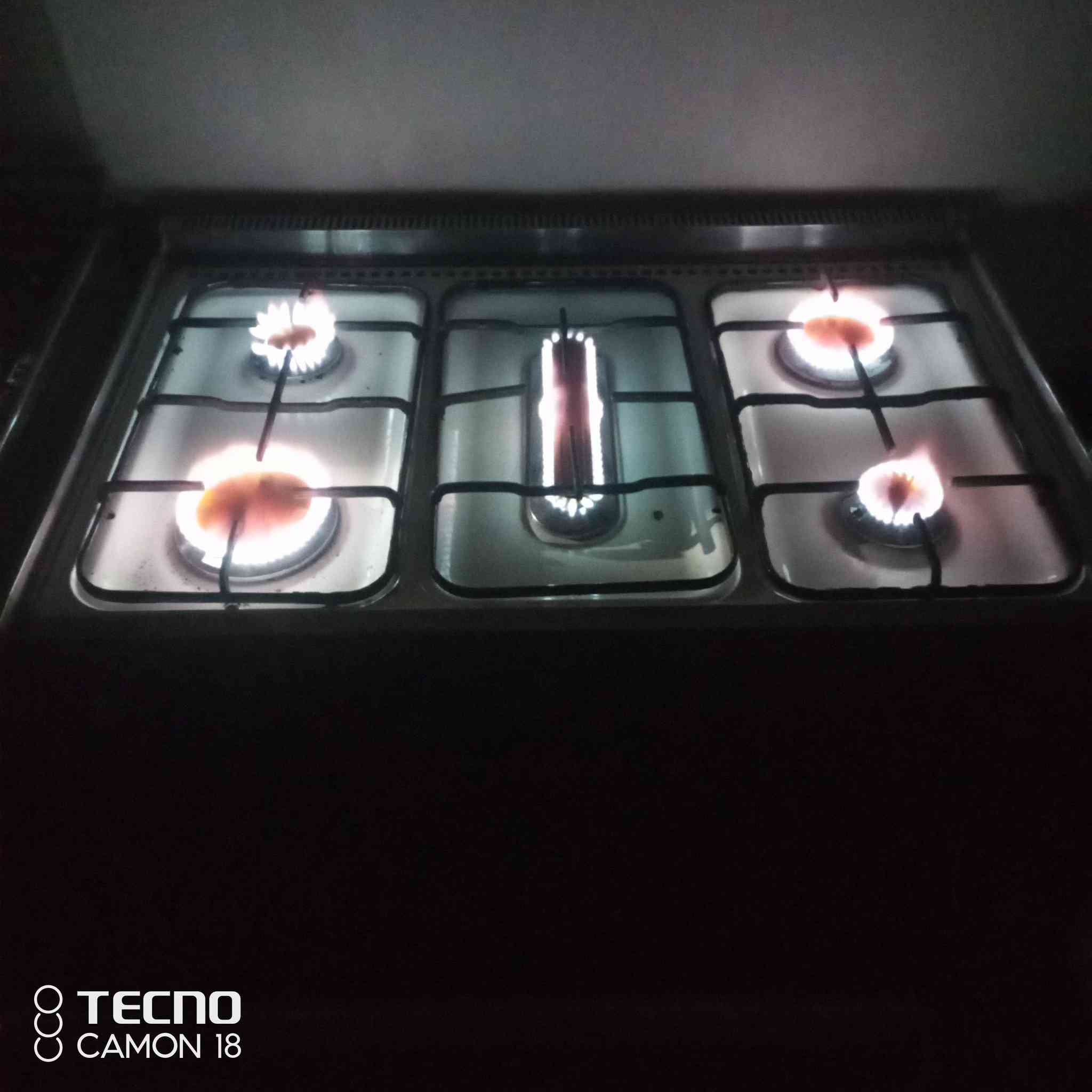 السلام عليكم للبيع طباخات نضيفه جدا شرط الفحص  مكانها سبع البور للأستفسار الاتصال ***********
