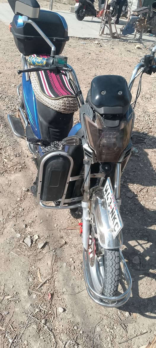 السلام عليكم دراجه شحن نوع هارلي كله شقال نضافه فول شغال سرعه هورن لايت اشاير يمين يسار فول السعر 375بي مجال بطاريات عل فحص مكان ازركيه اتصال ***********. ***********
