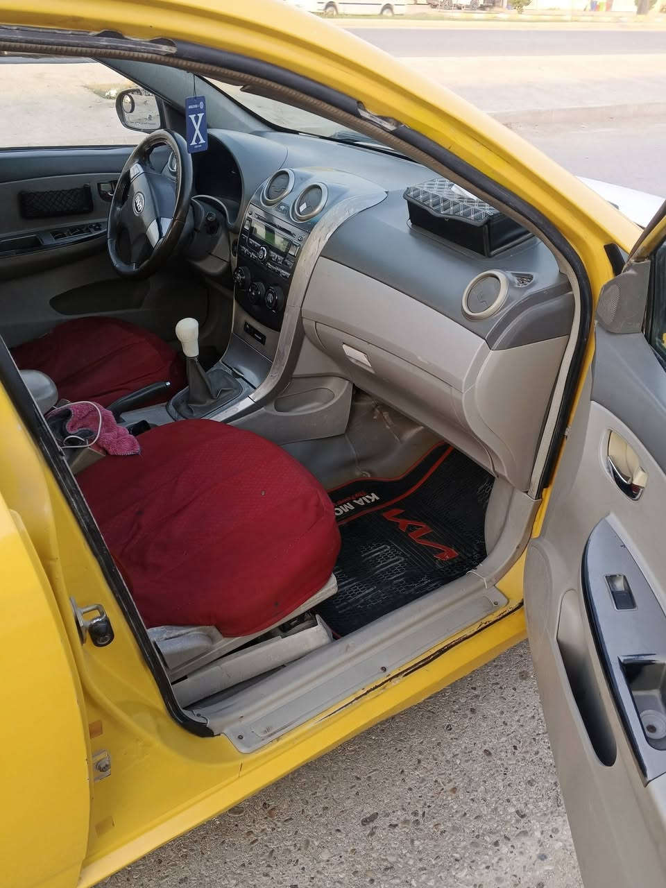 السلام عليكم بيوايدي موديل 13 رقم بغداد الجديد بسمنه سنويه جديده كير عادي بيه صبغ  حزام بدون ظربه السعر 43 مكاني بابل الحله رقم الهاتف ***********
