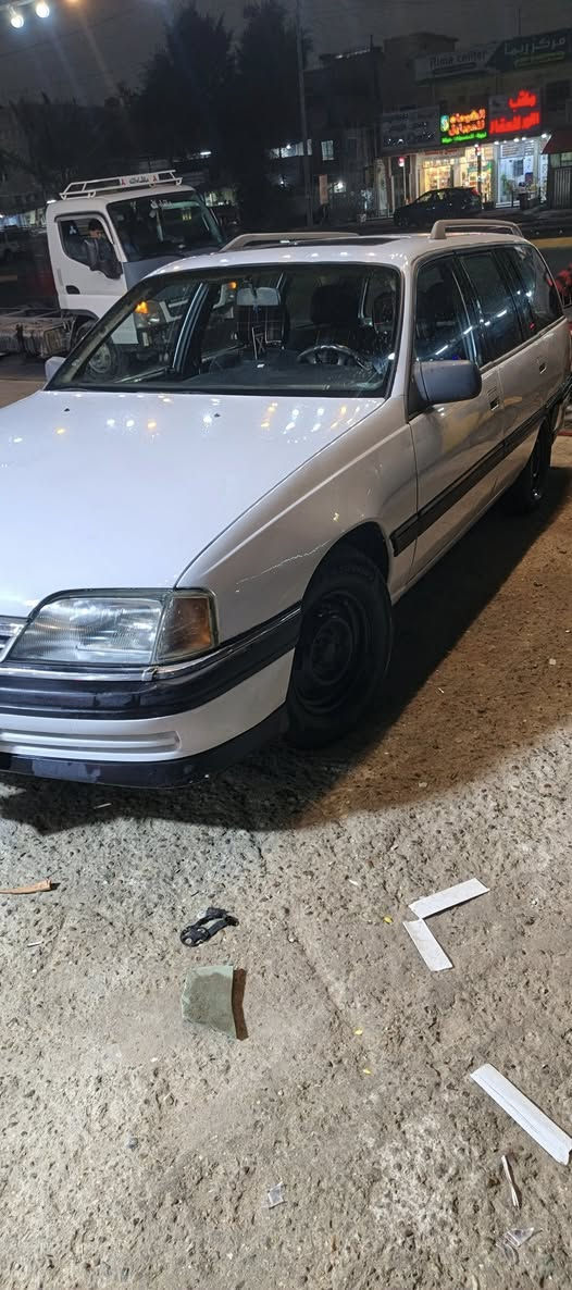 أوبل اوميكا موديل ١٩٩٢ 
المكينه ألفين كير عادي 
سياره بلادي وكامله من كل شيء من دواخل ودوشمه 
عنواني حي اور 
السعر ٤٣ وبيها مجال 
أي استفسار الاتصال على الرقم ***********
