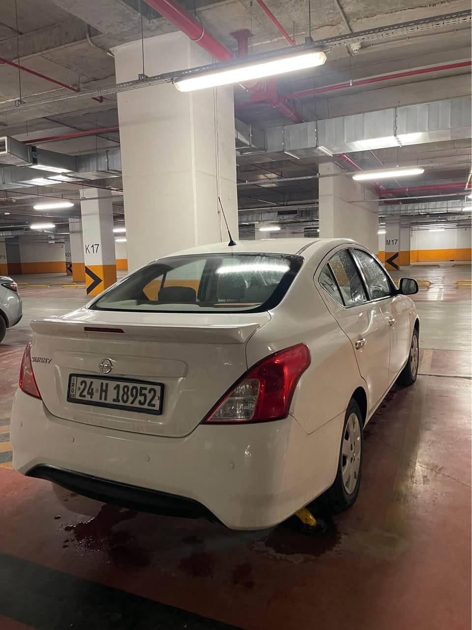 السلام عليكم 
نيسان سني 2022 مكفولة كفالة عامة من الصبغ والتعديل السيارة على وضع الشركة نظيفة ماينرادلها اي مصروف ماشية 69 الف كيلو وقابل للزيادة بيها كسر خفيف بالدعامية الامامية موجودة بالصور
السعر 125 وبيه مجال 
مكان السيارة موصل - دهوك
*********** دهوك, العراق
