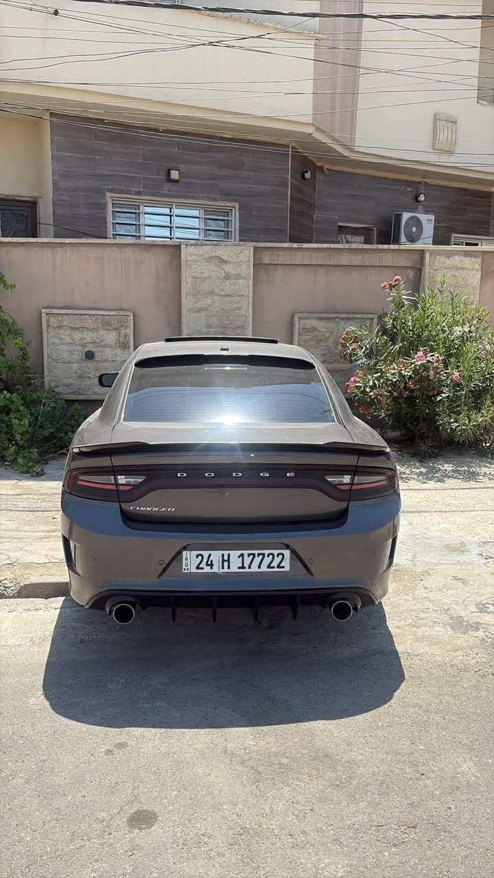 السلام عليكم 
جارجر 2020 فول موصفات sxt plas  بيها صبغ باب وجاملغ. والبوند مال تحديث بدون دواخل بدون ايربك ماشيه 140 السياره جاهز من الطخم من كل مكينه كير بشرط مامفتوحين ولا بيهم شي  السياره بأسمي رقم دهوك 
مكان السياره موصل 
رقم التلفون *********** 
السعر 195 ورقه
