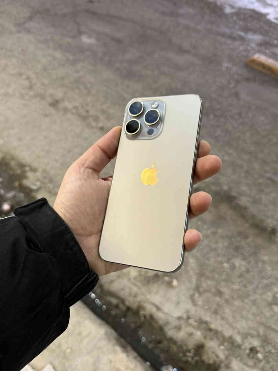 ايفون 15 برو ماكس
ذاكره 256 
بطاريه 91 
تك سيم + شريحه الكترونيه
نضافه 100‎%‎ 
شرط ما مفتوح مايعبر هوا
فقط قطر ناعم بلضهر موضح بلصور
سعر 940 الف 
شراي خاص او اتصل
***********
