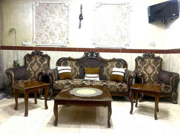 تخم تركي زان متكون من 10 مقاعد وتلث طبلات وحده كبيره واثنين صغار امفصله تلبسيه للمقاعد من نفس لون قماش التخم وسحاب 
يعني نظافه التخم فول 
رايدته ب600وبي مجال
للاستفسار اتصال ع رقم الهاتف
***********
