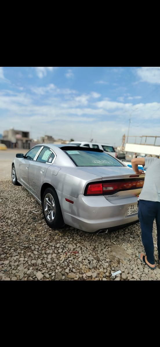 السلام عليكم جارجر للبيع فقط موديل 2012 رقم سليمانيه باسمي سنويه وهزه جدد السياره مابيها فتح بيها دحجات وسونارها موجود بل منشور السياره جاهزه حداديه وتخم تاير ومكينه كله على الشرط السعر 153 وبيها مجال مكاني ديوانيه قضاء عفك ***********
