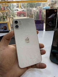 آيفون ١١ • ١٢٨ • ظهر مكسور