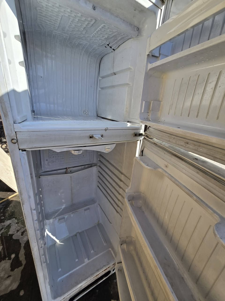 براد وثلاجة للبيع اثنيهن ١٧٥ الف  
***********
