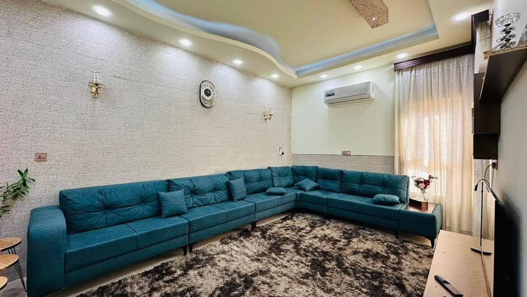 🏡بيت للبيع حي الفلاح الأولى🏡
مساحة  ١٠٠ متر 
واجهة ١٠ متر قبلة
بناء ٢٠٢٠ 
💥الطابق الاول (استقبال/هول/موزع/مطبخ بارد/مطبخ 
(حار/غرفة نوم/ مشتملات )

💥الطابق الثاني(غرفة النوم الاولى سويت مع هول / غرفة نوم الثانية مع بلكونة/ مشتملات)
نظام دكتات.
جمعية حمورابي كارت بلديه. التواصل على الرقم  ***********
