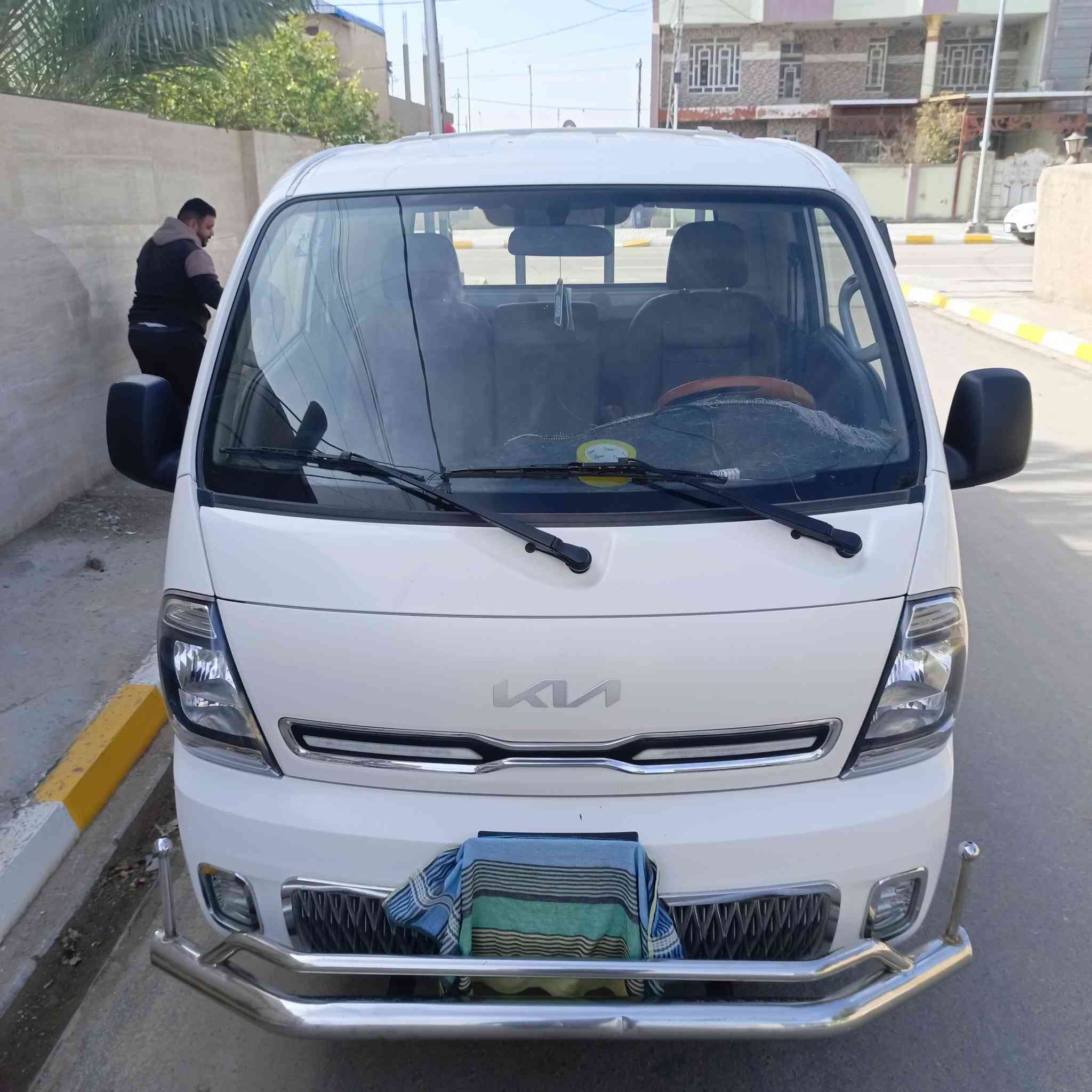 السلام عليكم كيا فحل موديل 2023 للبيع كفاله عامه عده بيه شويه بارد بدون صبغ بربع وموجود بصور شوفه محوره 14 ويل وتاير السياره جديده معنه الكلمه وبسمي تحويلك مباشر السعر 180 المكان الصويره رقم بغداد ***********
