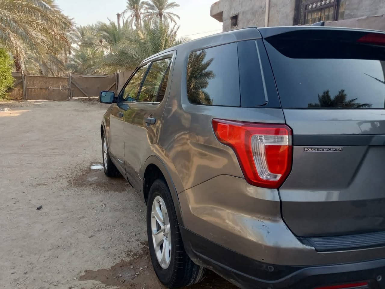 السلام عليكم فورد اكسبلور موديل 2019 رقم بغداد انكليزي هزة جديده سنويه جديده ورقم جديد باسمي شخصيآ تحويل مباشر محرك 6 سلندر 3700  كير تعليك شاشا كبيرة كامرة خلفيه دواره 
لايت زنون عالي ناصي السيارة بوليسي بيهه قطعتين ونص 
محرك كير تبريد خير من الله( صدرهه 75) ب ميه للبيع او مراوس شعندك نزل اقل او نفس السعر 160  السعر وبيهه مجال وهذا رقمي للاستفسار *********** مكاني بغداد
