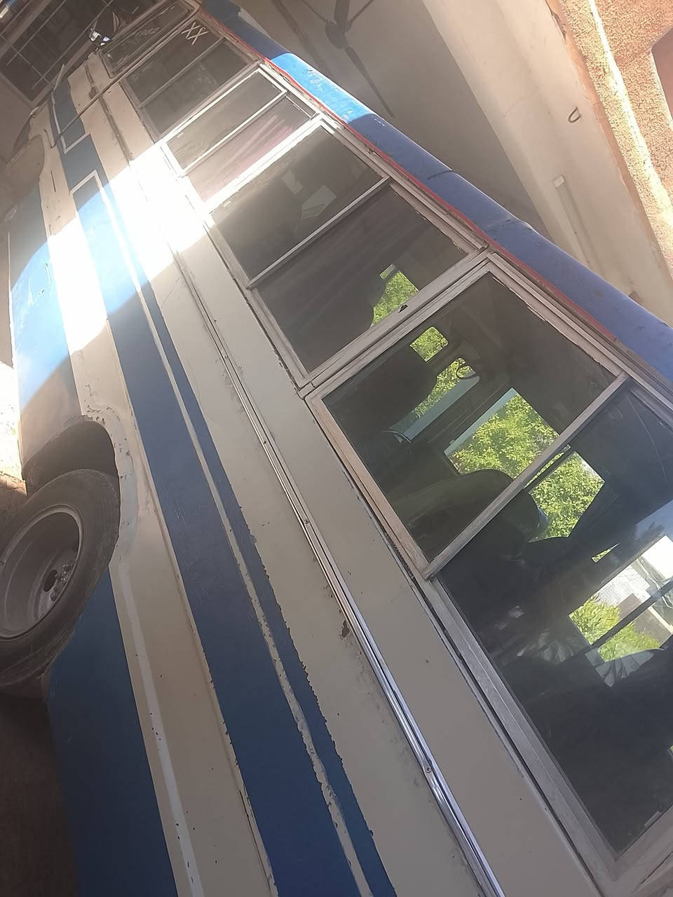 سلام عليكم كوستر البيع موديل 83 بيه حصت كاز السعره 4ملاين ونص وبيه مجال مكانه ديالئ خالص ***********
