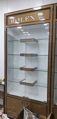 عارضات للبيع فاترينات عدد ٥  للاستفسار 07804732432 العنوان بغداد