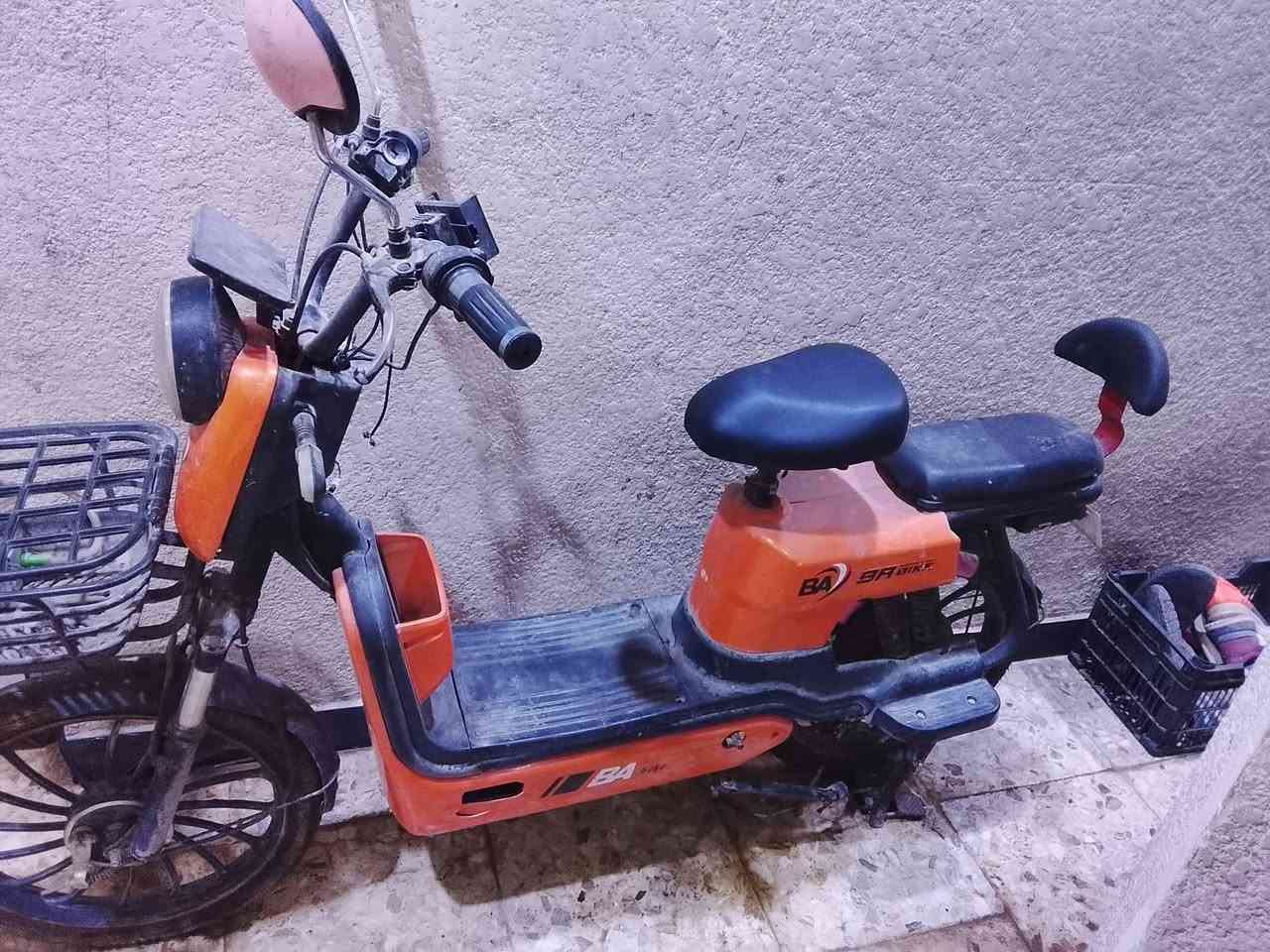 سلام عليكم للبيع دراجه شحن حجم 20 نقص بس بطاريات قفلهه 100 مكاني الشعب ***********
