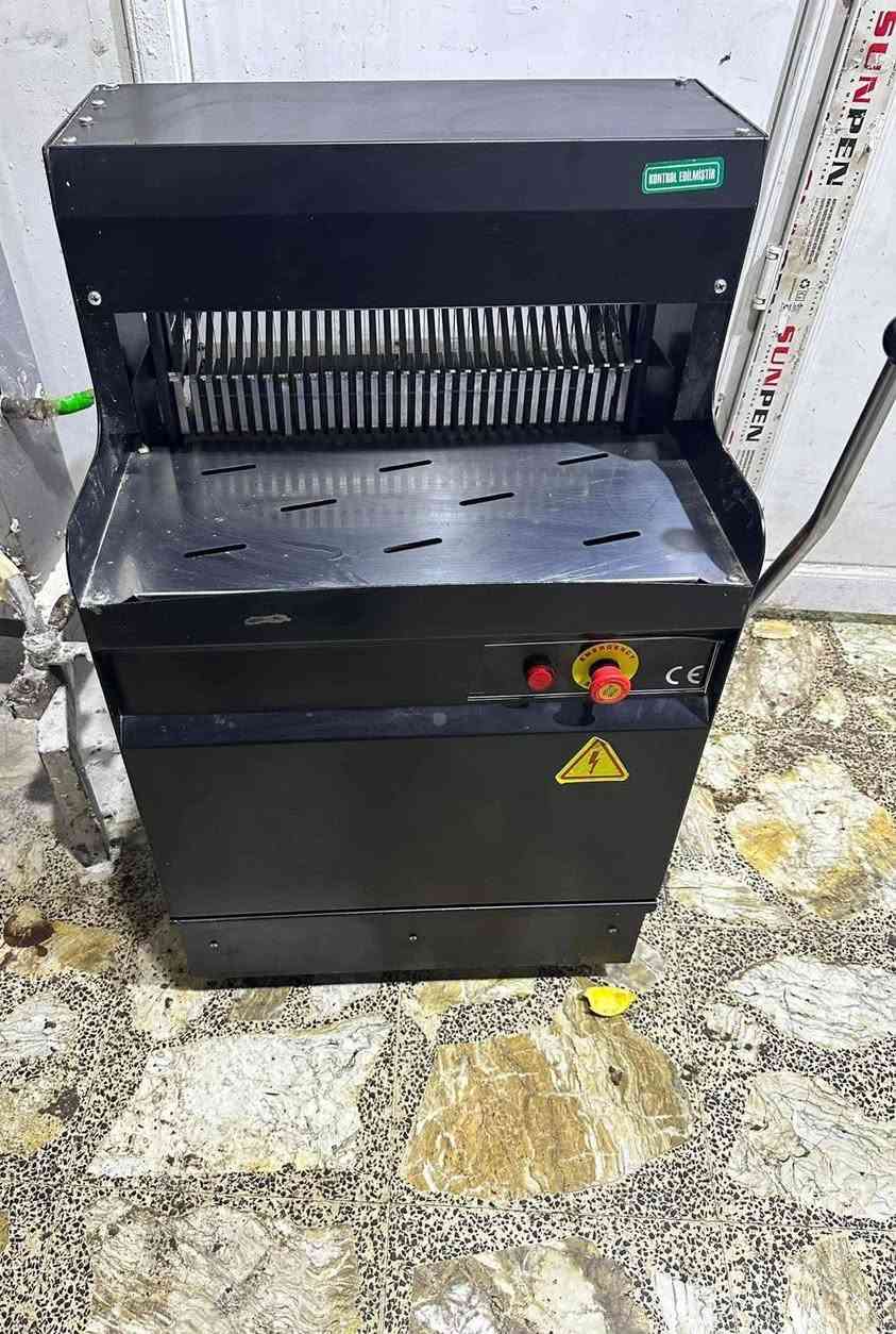 مكينه توس
قوالب توس 
فرن ٣خانات نزال ٩٠
 مشعل فوك ومشعلين جوه 
العنوان _بغداد 
الرقم :***********
الاتصال فقط فقط فقط
