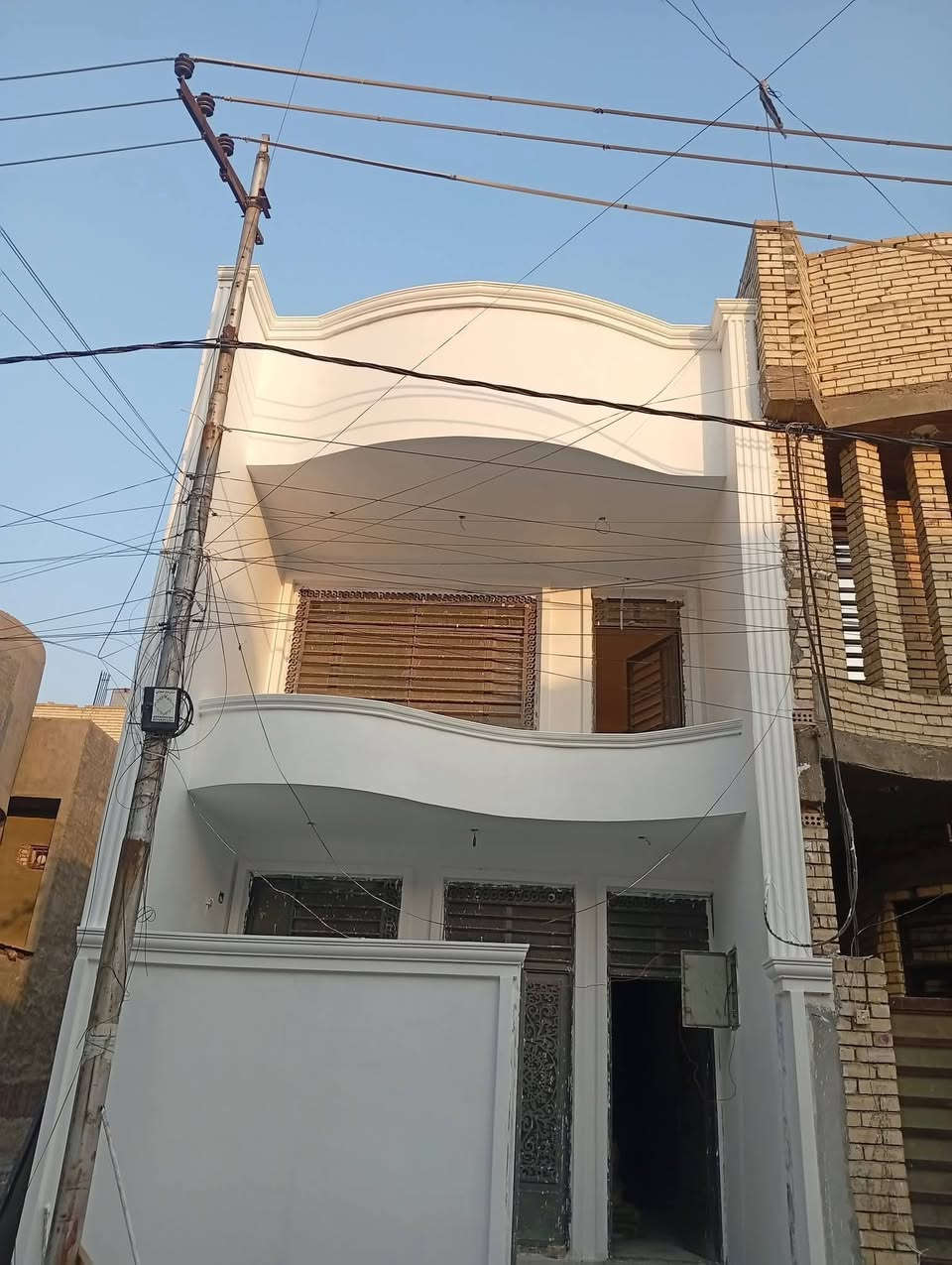 كادر لتنفيذ جميع انواع الواجهات الحديثه وبىنسب السعار علملنه بجميع ارجاء بغداد للاستفسار خاص او انتصل ***********

