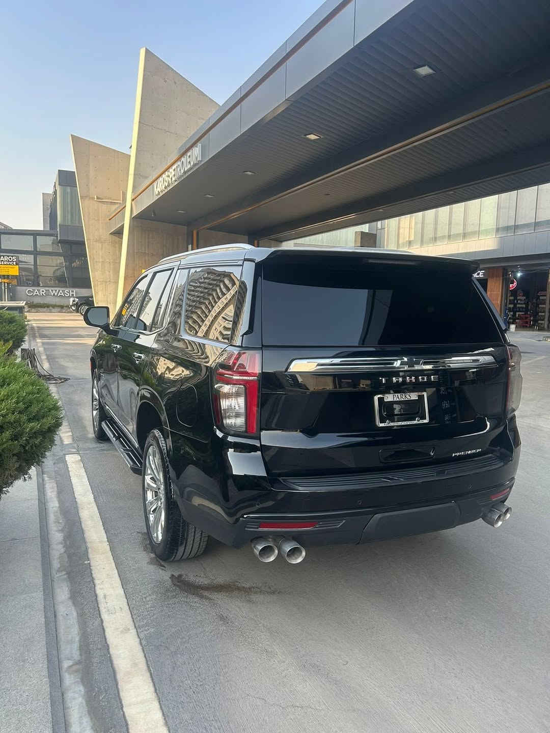 𝐂𝐡𝐞𝐯𝐫𝐨𝐥𝐞𝐭 𝐓𝐚𝐡𝐨𝐞 𝐏𝐫𝐞𝐦𝐢𝐞𝐫 2023 🇺🇸
شفروليه تاهو بريمييــــــر فــول 1/1 امريكي وياها كتاب تضليل 
‎الموديل : [ 2023 ]
[ 5.3 / V8 ] : المحرك
‎الكير : [ اوتوماتيك ]
‎الممشى : [36 الف ميل ]
‎اللون : [ اسود - ملكي ]
‎الحالة : [ السيارة وارد امريكي  بدون شاصي بدون لغد
  ايرباك فقط كشن سائق ]
رقم شاصي : 1GNSKSKD7PR110572

رقم السيارة : اربيل - تحويل مباشر ✅

[ السعر - 41,000$ - بيها مجال بسيط ] 📥

‎الموقع : [ بغداد- المنصور] 📍

‎للتواصل واتس اب او اتصال : ***********
