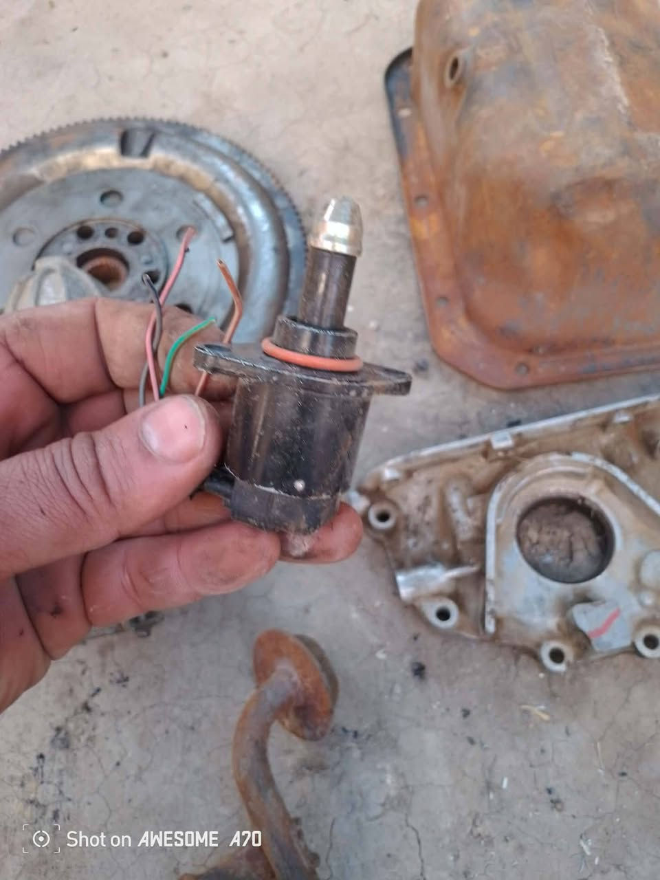 السلام عليكم غراض pyd.  G3 
فلاوين 50
 ضفيره محرك كامله 50 
ايسي 5الاف
كيلونات سايق وراها ثنينهن ب10
اويل بم  10
حساس كرنك شغال بلادي 5 آلاف
كوعه وبواريها وولف حماوه جديد مامشدود ب20 كاملات
سلف ب15 درام شغت 10الاف نص عمر
بلي راس كرنك بلادي 10 كيس دهن مع لمصفي ب15 *********** بي واتساب
