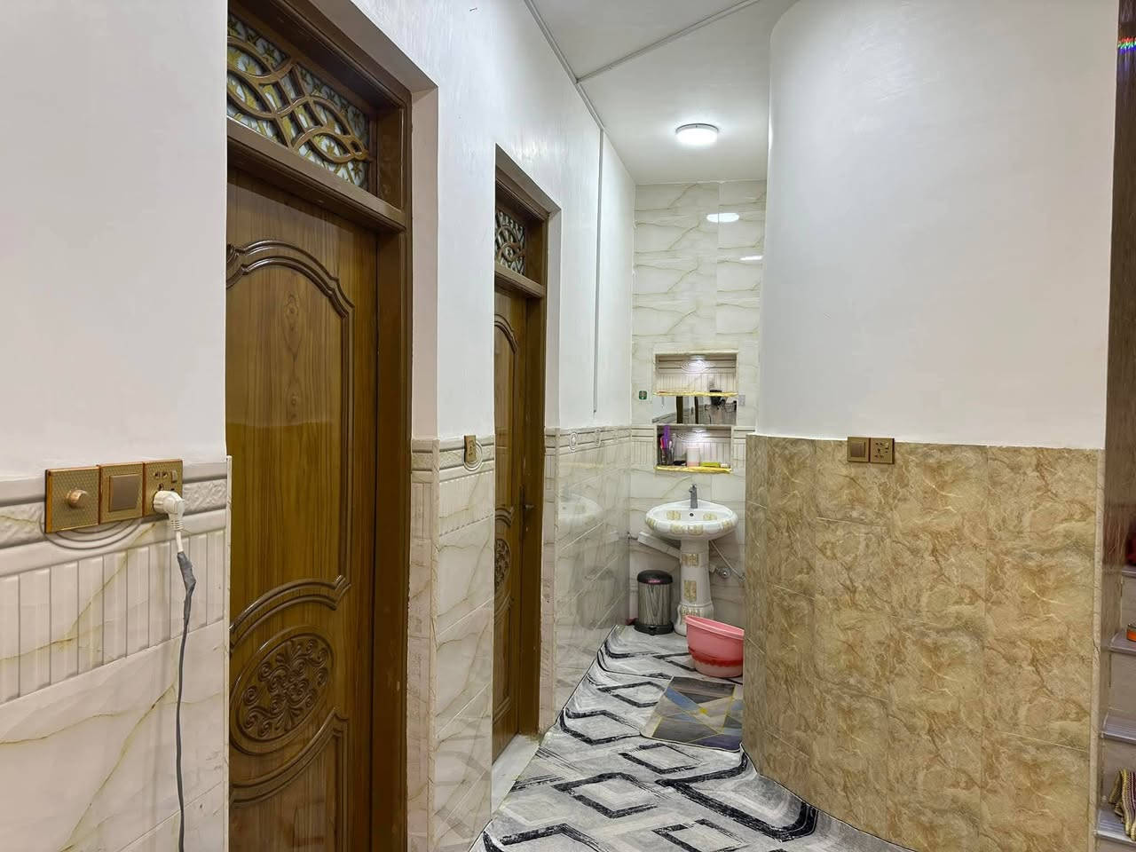 السلام عليكم 
دار للبيع 150متر 
صب كونكريت 
طابق واحد يحتوي على غرفتين.صاله ومطبخ. استقبال 
وحمام داخلي .خارجي 
العنوان:شارع المطار الجديد قرب شارع السبيس 
السعر 90 وبي مجال


**إذا كنت صاحب هذا الإعلان وتريد حذفه لأي سبب، رجاءا أرسل رسالة إلى الدعم الفني**