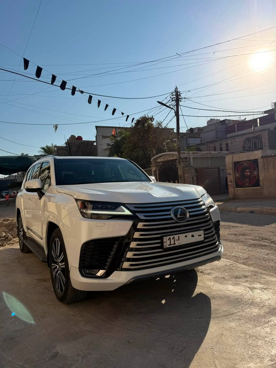 السلام عليكم للبيع 
لكزس lx600 
بلاتينيوم وكاله ساز 
ام الضمان مكفوله
موديل ٢٠٢٤ 
الون ابيض
رقم بغداد 
ابواب شفط 
عاكس سرع
داخل احمر
فتحه 
صندوق كهرباء 
٧ راكب
العنوان بغداد
الرقم للاستفسار
***********
