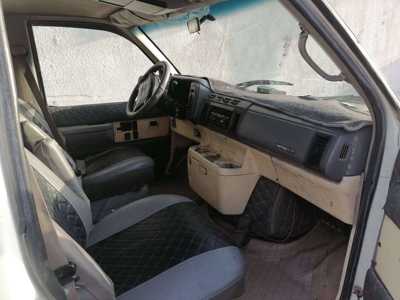 فان استرو موديل ٩٣ رقم ديالى مشروع وطني انكليزي باسمي تحويل ثاني يوم محرك كير نضيف صدر جديد تخم تاير جديد تانكي بلاستك جديد السيارة متعوب عليها نقصها بس تبريد السعر ٤٦ وبيها مجال حك الجيه *********** عنوان بغداد الزعفرانيه ***********
