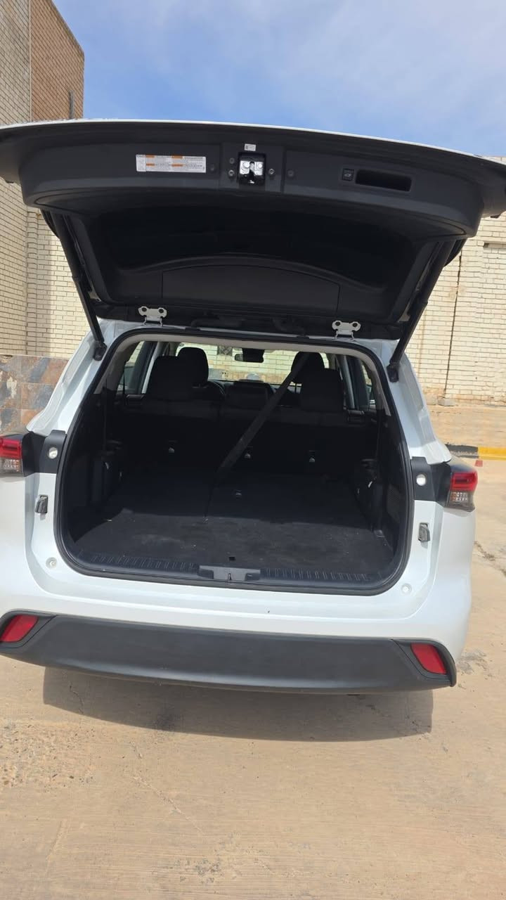 🚗 للبيع أو المراوس: تويوتا هايلندر 2022 (V6) – سيارة عائلية ملكية
المواصفات الفنية:

المحرك: 6 سلندر (V6) سعة 3.5 لتر، عزم قوي واقتصادية.

المقاعد: 7 راكب (3 قطع كشنات) مريحة جداً للسفر.

اللون: أبيض صدفي (Pearl White) بحالة الوكالة.

المميزات: بصمة، شاشة كبيرة (CarPlay/Android Auto)، كاميرا دوارة، رادارات (تحديد مسار ومنع تصادم)، مثبت سرعة ذكي، كراسي كهرباء، وتكييف مركزي 3 قطع.

أنظمة القيادة: (Sport, Eco, Normal) مع نظام الطرق الوعرة والثلوج.

المسافة المقطوعة: 40 ألف ميل.

الضرر: (3 قطع) تشمل الجاملغ، باب السكن، والباب الخلفي لجهة السكن وبشرط الفحص السونار.

الرقم: دهوك (لوحات أصولية جاهزة للتحويل).

📍 المكان: صلاح الدين - تكريت.
📞 للتواصل: الخاص.
___________________________

السيارة عالية وحلوة وجميلة وكذالك تعتبر شبابية.


**إذا كنت صاحب هذا الإعلان وتريد حذفه لأي سبب، رجاءا أرسل رسالة إلى الدعم الفني**
