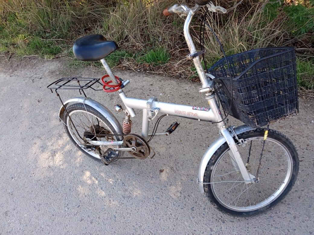 السلام عليكم. دراجه هوائيه للبيع مقفوله قفل ما بيه اي ضرر لون رصاصي حجم 20 نضيف حيل ما يحتاج اي شي  كلشي شغال تبديله عكرب شغاله ابريكات شغاله مكينه ام 6 فول السعر 75 وبيه مجال الاستفسار *********** مكاني صلاح الدين الضلوعيه ناحيه النهرين الحردانيه.
