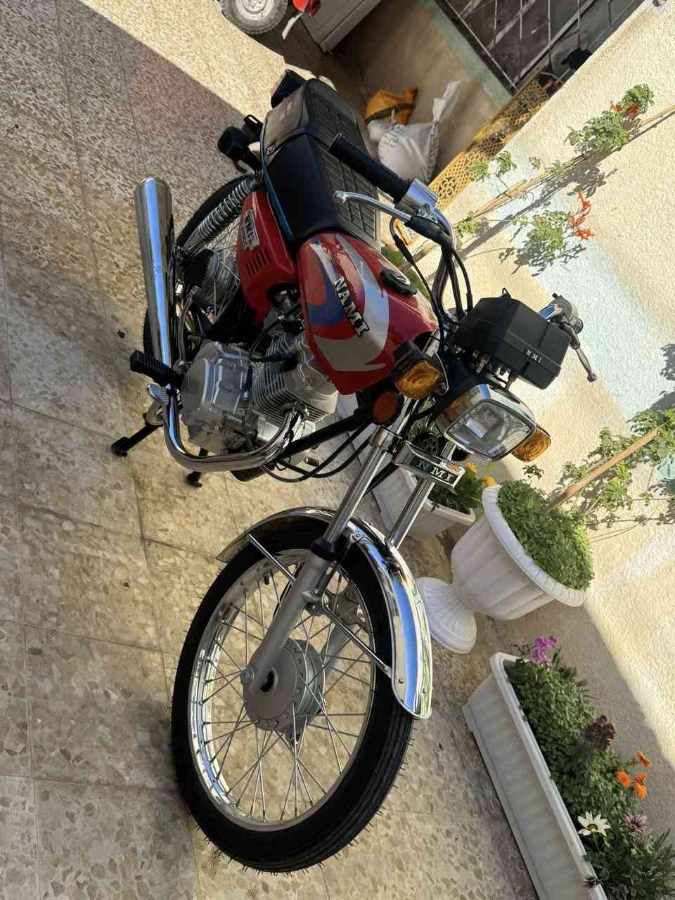 سلام عليكم دراجه يراني تعمير كله اصلي مكينه نامه اصلي شغله بيدك طك كارتون دراجه سكنر كفاله عشاري الستفسار ***********
